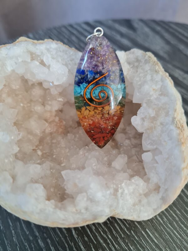 pendentif orgonite 7 chakras