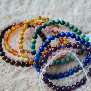 Lot de 8 bracelets “7 chakras + cristal de roche”