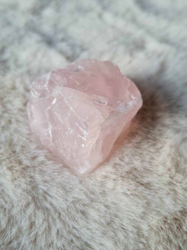 pierres brutes triangle d'or améthyste quartz rose cristal de roche