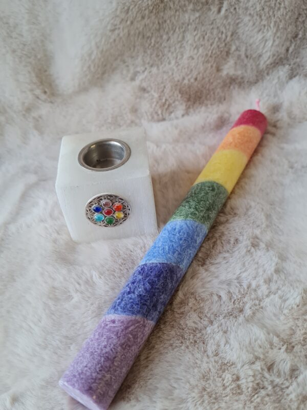 bougeoir en sélénite et bougie 7 chakras