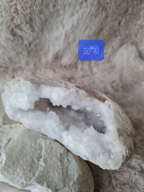 petite géode en cristal de roche