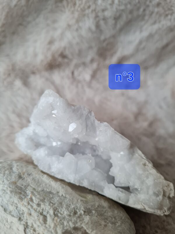 petite géode en cristal de roche